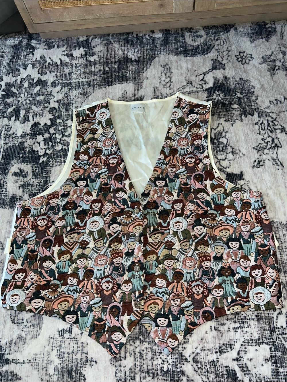 Vintage-Tapestry vest, Partners brand, Children of the World folk art print